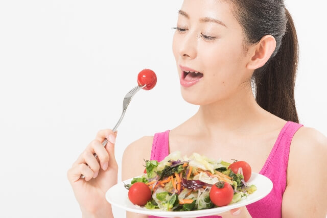 腹八分目ダイエットのコツ① よく噛んでゆっくり食べる