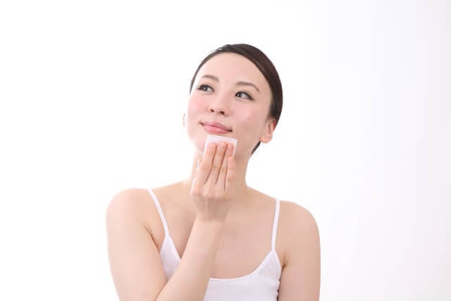 余った乳液をメイク直しに活用!