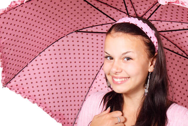 女性に人気！「着痩せしてみえる」雨の日ファッションのアイキャッチ画像